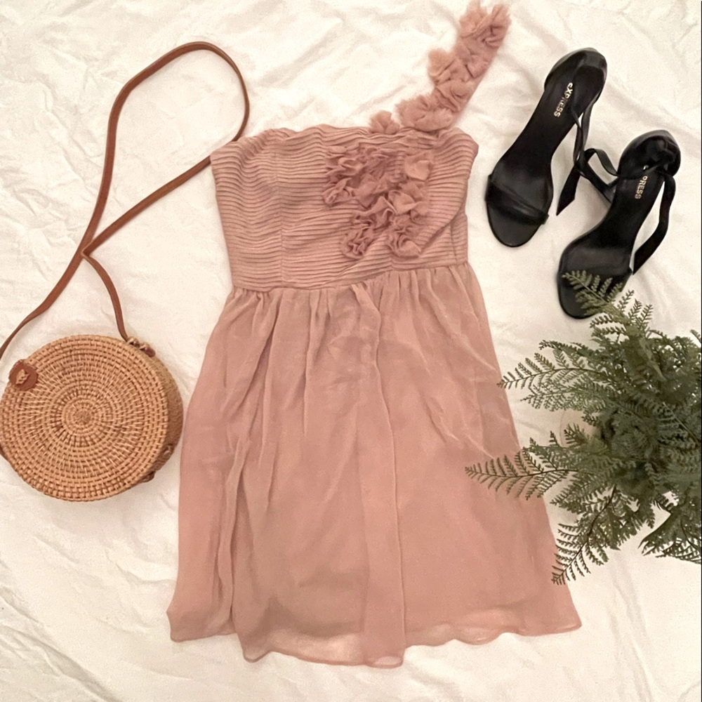 Mauve flower accent dress